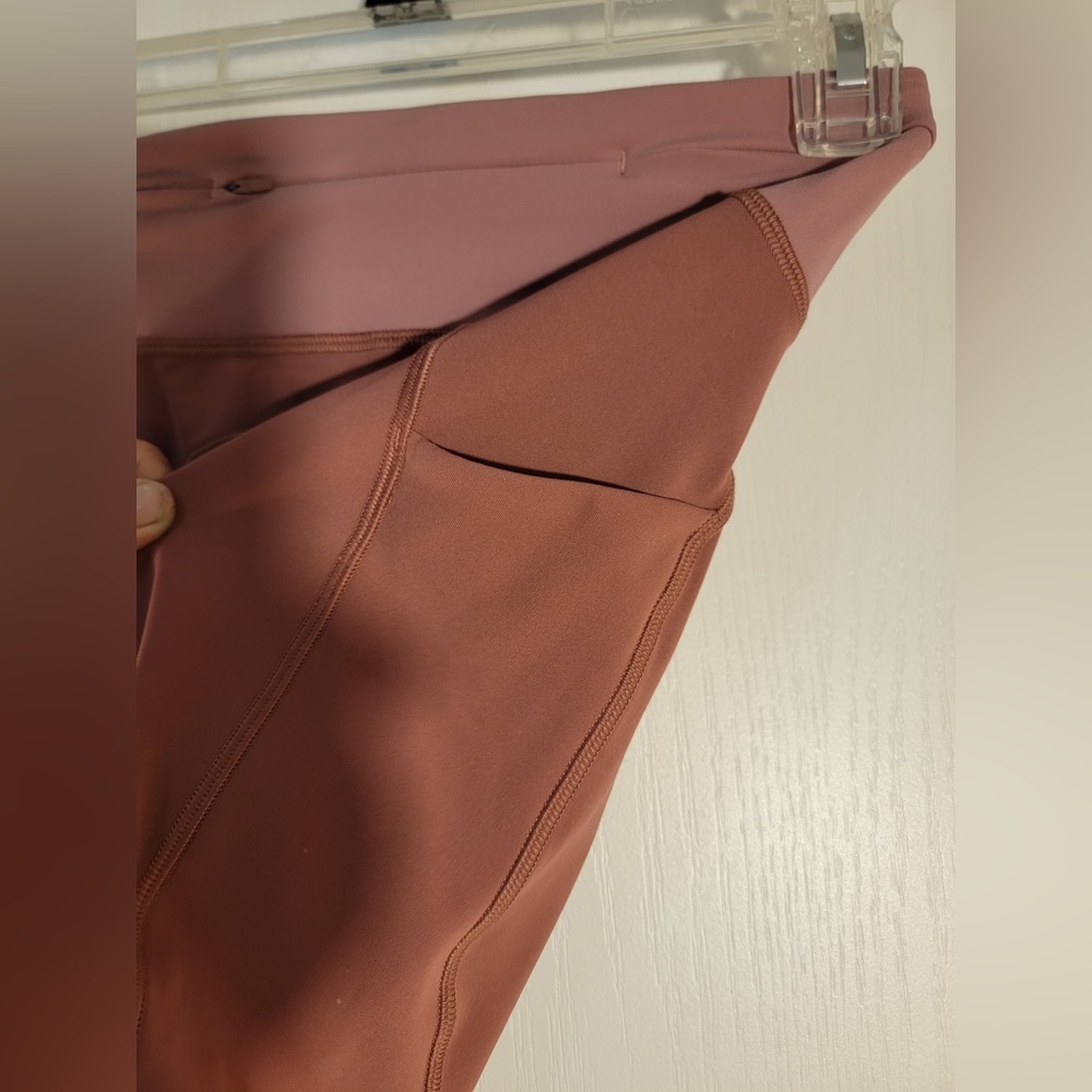 Lululemon Quick Feet Crop 19"•Color Block Pink Mesh•Auburn / Quicksand•EUC•sz 4 - Picture 9 of 14